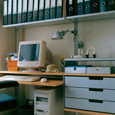 vitsoe-shelves-home-office-old-computer