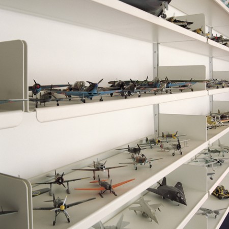vitsoe-shelves-display-planes