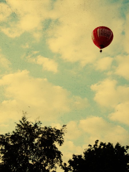 we_fly_balloons_2_by_GoWithTheFlowEnzo